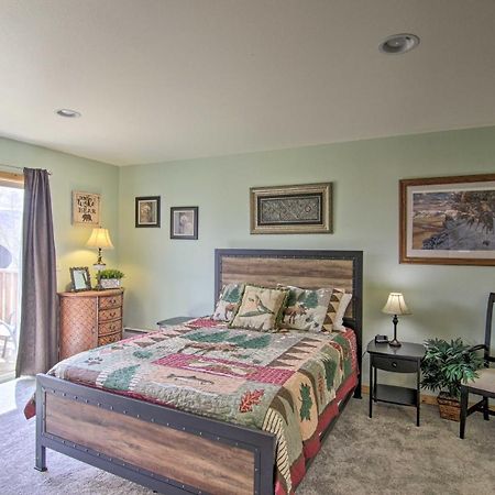 Airy Emigrant Townhome With Sweeping Mtn Views! Exterior photo