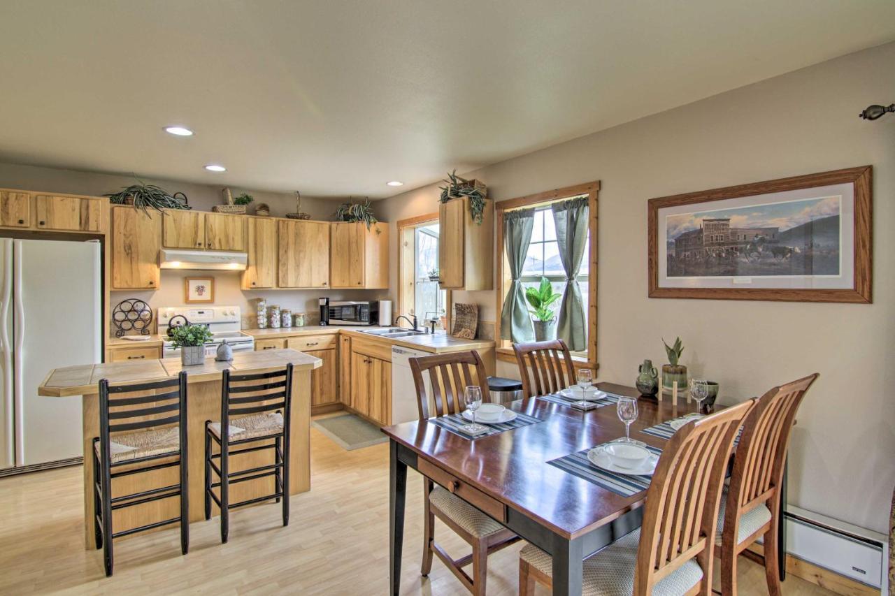 Airy Emigrant Townhome With Sweeping Mtn Views! Exterior photo