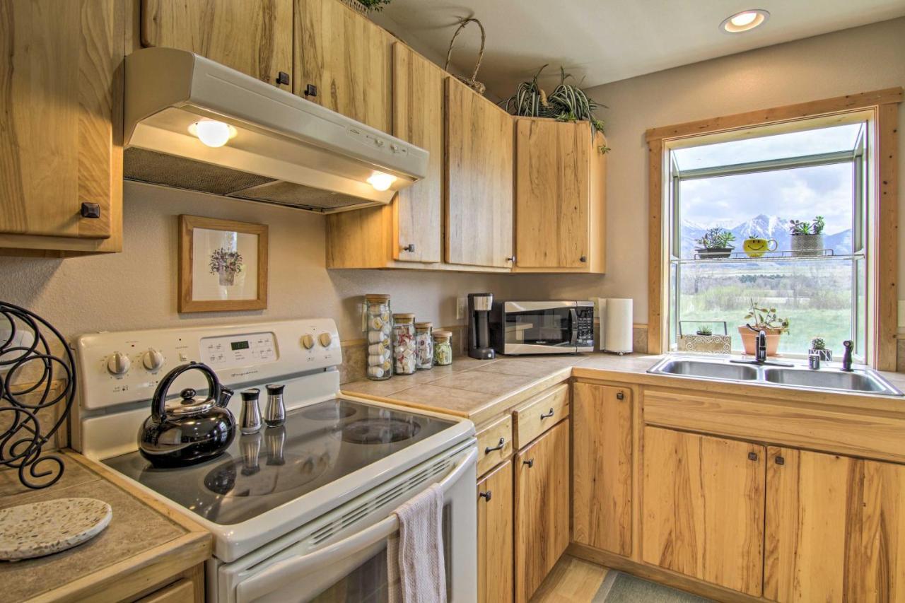 Airy Emigrant Townhome With Sweeping Mtn Views! Exterior photo