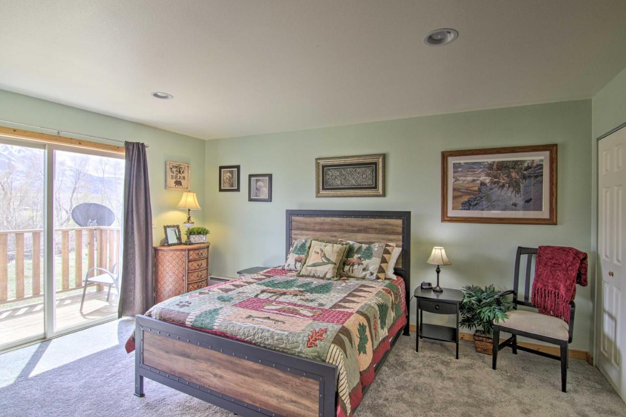 Airy Emigrant Townhome With Sweeping Mtn Views! Exterior photo