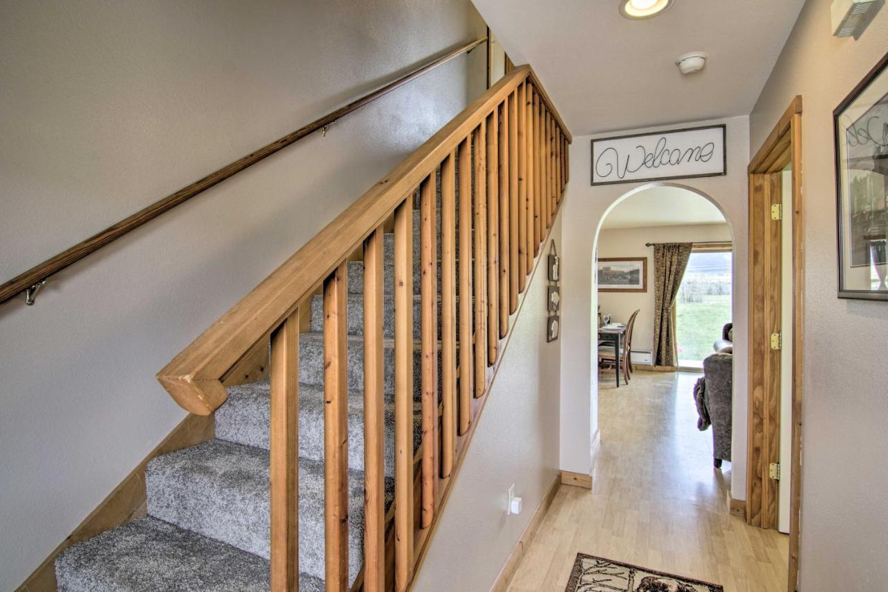 Airy Emigrant Townhome With Sweeping Mtn Views! Exterior photo