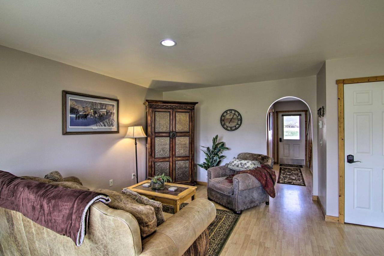 Airy Emigrant Townhome With Sweeping Mtn Views! Exterior photo